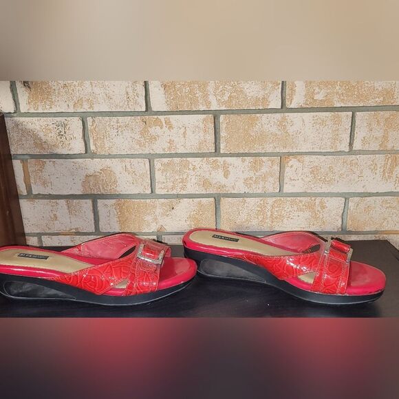 Alex Marie Women's Red Patent Leather Mules, Size 8 - Picture 4 of 5